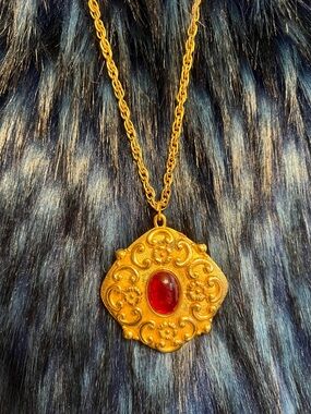 1950’s REVLON INTIMATE Renaissance Pendant Necklace Red Cabochon